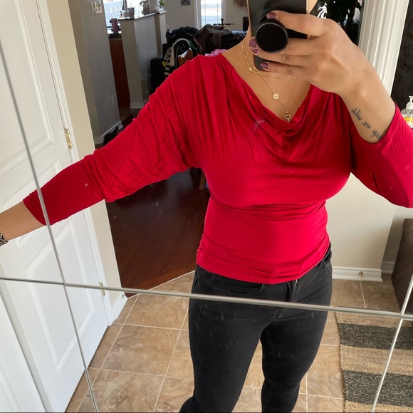 Red hot top! - Picture 2 of 3